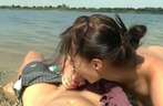Jong stel maakt amateur sex film op het strand