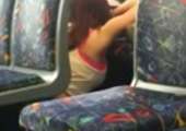 Jonge lesbiënnes betrapt tijdens het beffen in de trein