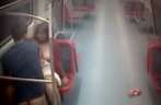 Jongens filmen geil stel dat pijpt en neukt in de bus