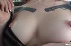 Kinky tattoo redhead babe heeft geweldige tieten