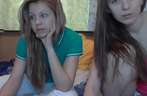 Lesbische tiener meisjes likken elkaars anus voor de webcam