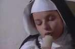 De paters neuken zich suf op de geile bisex nonnen