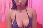 Mooi dame laat live haar borstjes zien
