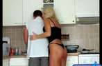 Milf laat zich hart neuken