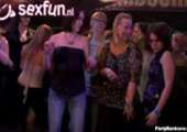 Ibiza disco feest mond uit in geile orgie