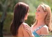 Jo en Zuzana lesbo chicks