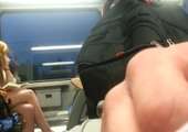 Stiekem filmt hij hoe hij zich zelf in de trein masturbeert