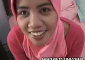 Deze moslima pijpt de getrouwde man en laat zich door hem neuken