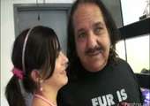 Porno legende Ron Jeremy neukt geil meisje