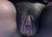 Ze mastubeerd haar dikke negerinnen kut close up voor de webcam