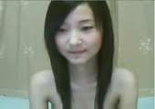 Chinees meisje vingert voor de webcam
